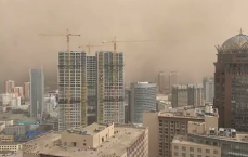 北京沙尘来了 天空昏黄