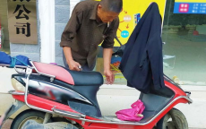 青岛大爷电动车进地铁车厢引发热议