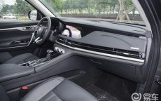 豪华车“低头”新趋势：智慧驾驶引领未来出行变革