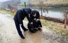 鞭炮摊失火 目击者看了半小时