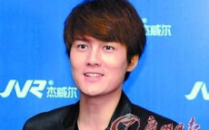 吴克群华丽转身：从“吴克群”到“吴克穷”的励志蜕变