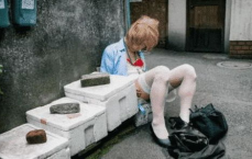 台湾女孩日本街头遭遇恶意撞倒，引发社会关注与愤怒