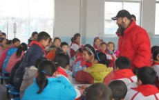 农民工倾囊相送，女儿收到最暖心的过年礼物