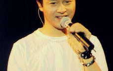 罗晋深情缅怀张国荣：16载风雨同路，永恒的荣光